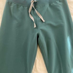 Figs LIVINGSTON
Basic Scrub Pants
STRAIGHT LEG